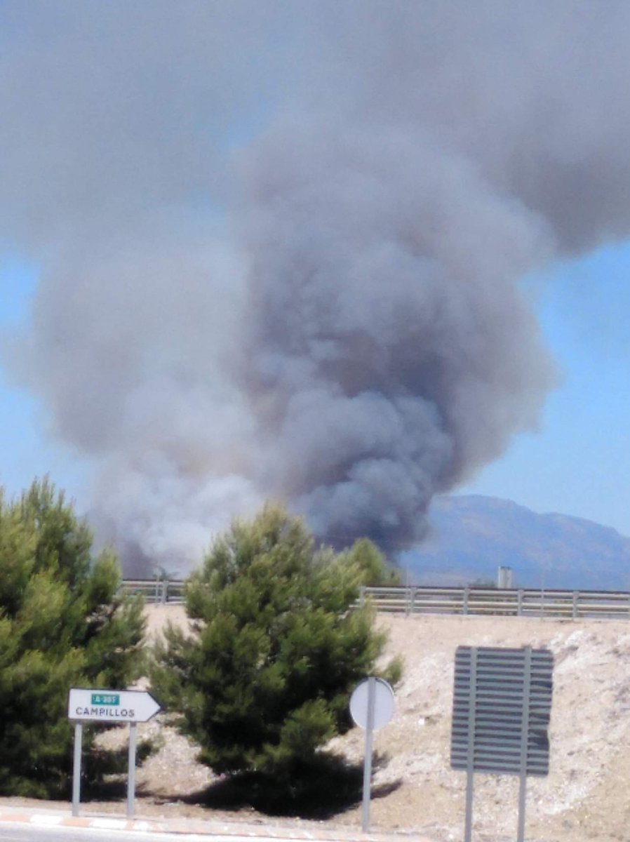 Storm_Malaga's tweet photo. Incendio en la zona de la #Aljaima, #Cártama. 🥵😥 https://t.co/FwBAzpbePw