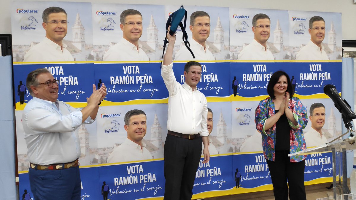 PPdeSevilla's tweet photo. .@Virginiaperez11 @zoidoJI intervienen en la presentación de la única candidatura que lleva a #ValencinaEnElCorazón,  con @ramonvalencina como el próximo alcalde #CentradosEnTuFuturo #VotaPP https://t.co/AOP6H6Ycuo