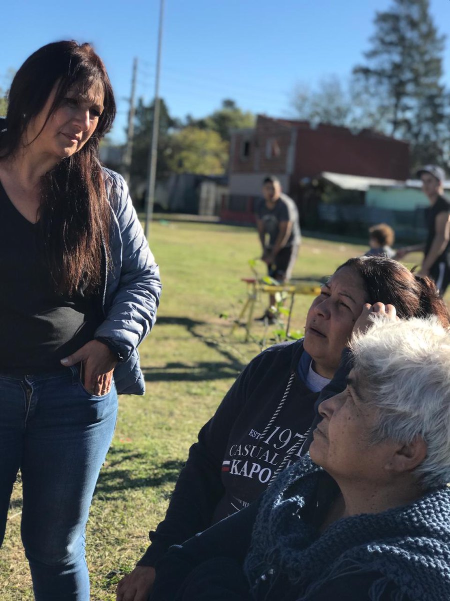 InesRicci's tweet photo. BARRIO LOS TILOS

Ayer nos juntamos con lps vecinos, en la plaza del barrio, para proyectar la mejora de un predio donde realizarán la construcción de la Sociedad de Fomento #Trabajamos💪 #SiempreConVos https://t.co/i9f24oRGe8