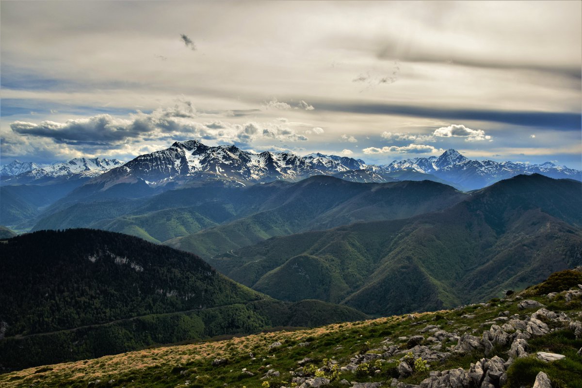 LonePeakbagger's tweet photo. Another few pics of Tuesday's hike in the beautiful #Pyrenees
Stunning 360° vista from the summit of the Cap des Pènes (1788m).
#summit #summitviews #summitcairn #vista #panorama #mountains #montagne #nature #hiking #randonnee https://t.co/UtuWpAtcL8