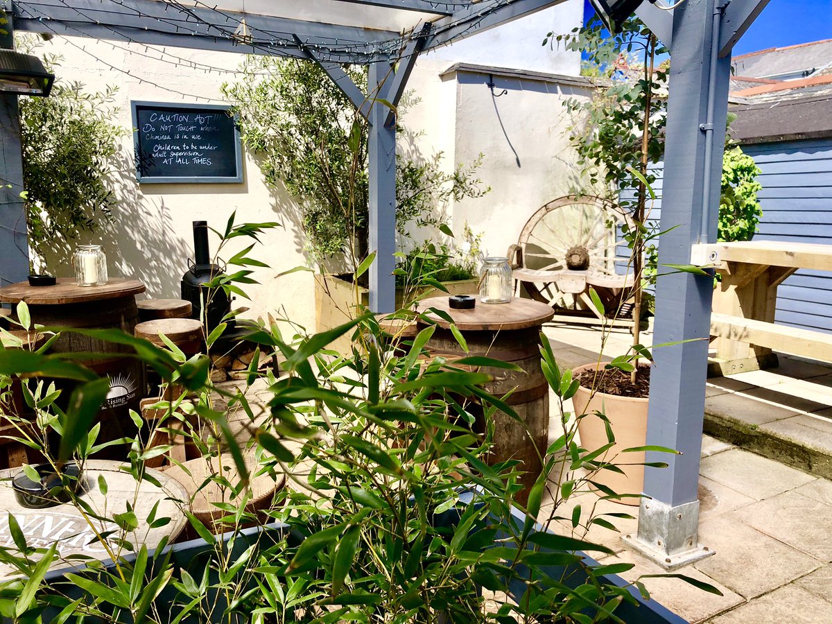 therisertruro's tweet photo. Perfect weather to enjoy a glass of something cold & tasty in our lovely little courtyard garden. #notbadforapub #beergarden #ourgreatlittlecity #secrectgarden #summerfun #truro https://t.co/uPSzW1D4AU