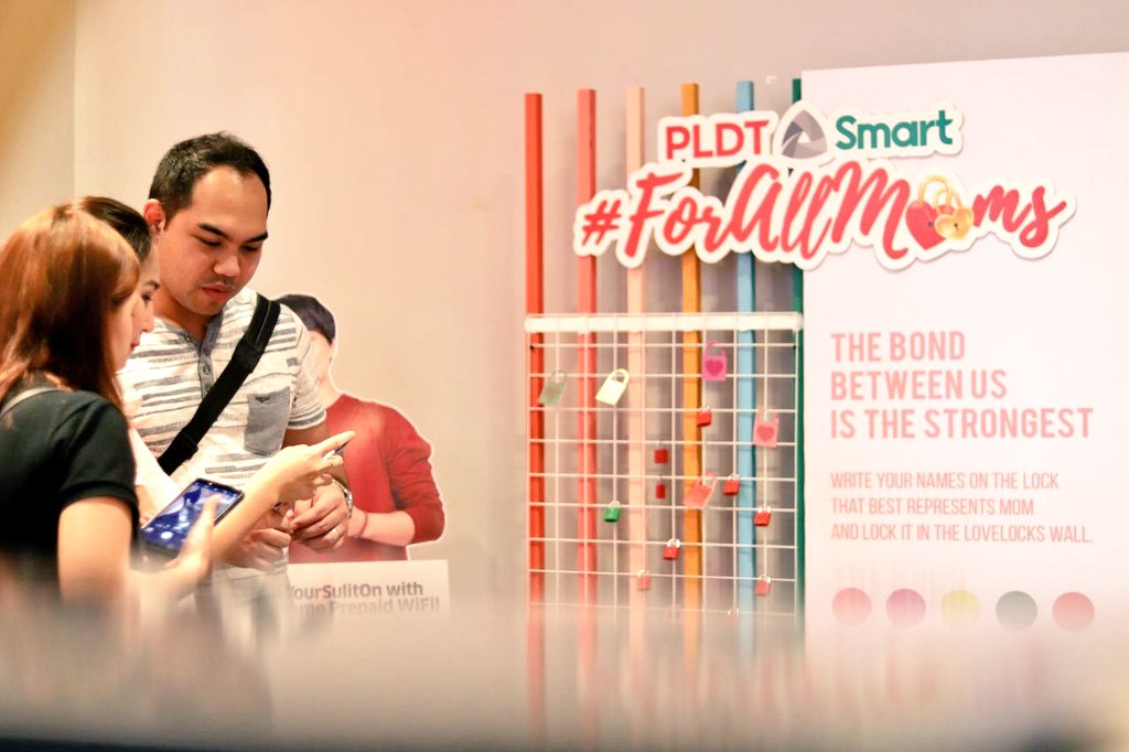 PLDTHome's tweet photo. Did you spot the lovelocks scattered around the Metro? Leave a lock to commemorate your #MeaningfulConnection for you and your mom 💟 #ForAllMoms https://t.co/WzDX7IRkAE