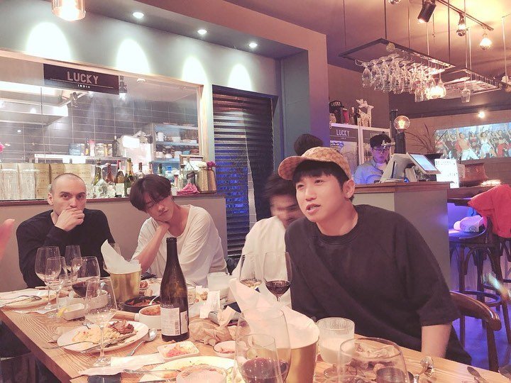 bluudot's tweet photo. #Takuya with members of #nonsummit
(May 12, 2019)
https://t.co/6BKQDsrIpv
#타쿠야 #寺田拓哉 #takuyaterada #테라다타쿠야 #비정상회담 https://t.co/KocMUhwRQ9