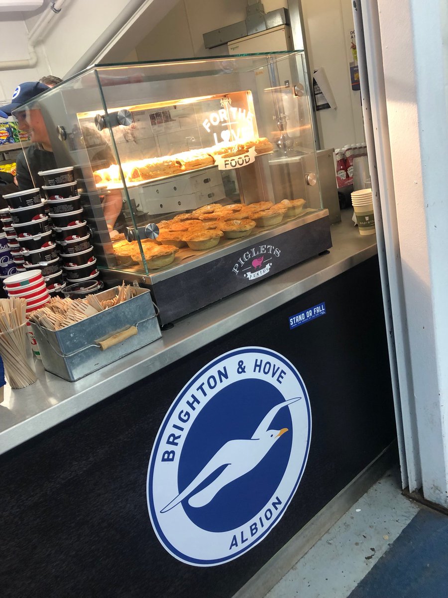 pigletspantry1's tweet photo. #North4 #Eastuppercart #southwestcorner #sausageroll #redonionchutney #applejam and our brand new #Veggierolls letβs finish the season with a #win πππ https://t.co/GhQ7YWHMN8