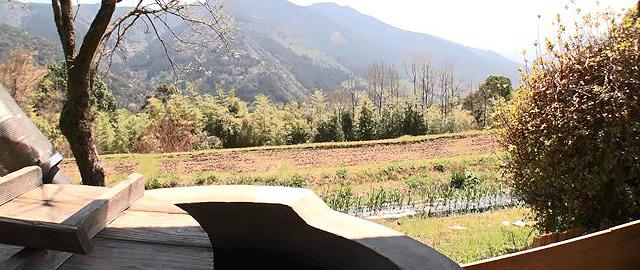 ポツンと一軒家 On Twitter: "なんと！♨️ #五右衛門風呂 に入浴させていただけることに！！  再オープンに向けての予行練習として、🔥釜炊きの指導からしていただきました。 素晴らしい景色を見ながら浸かるお風呂はサイコーです！！  山道を走ってこわばっていた体が ...