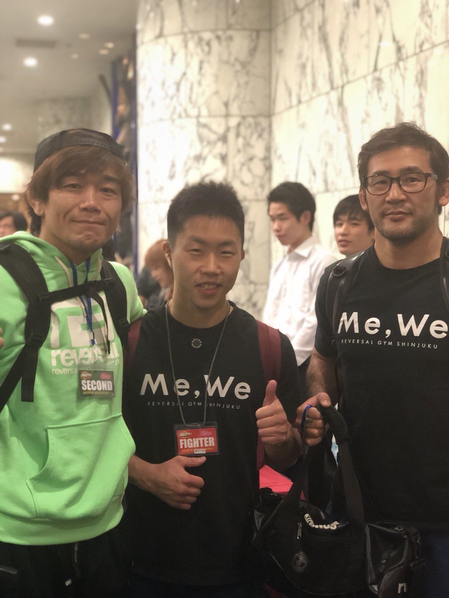 maimai_bjj's tweet photo. ぼくが大好きな山崎剛さんと鈴木一史選手。MeWeの軍師ふたりがついて藤田大和選手もホッとした表情😊
どんどん進化してる藤田大和選手、見逃せない存在になってきました✨
#DEEP89 #藤田大和 #山崎剛 #鈴木一史 https://t.co/9pU1KP2JVP