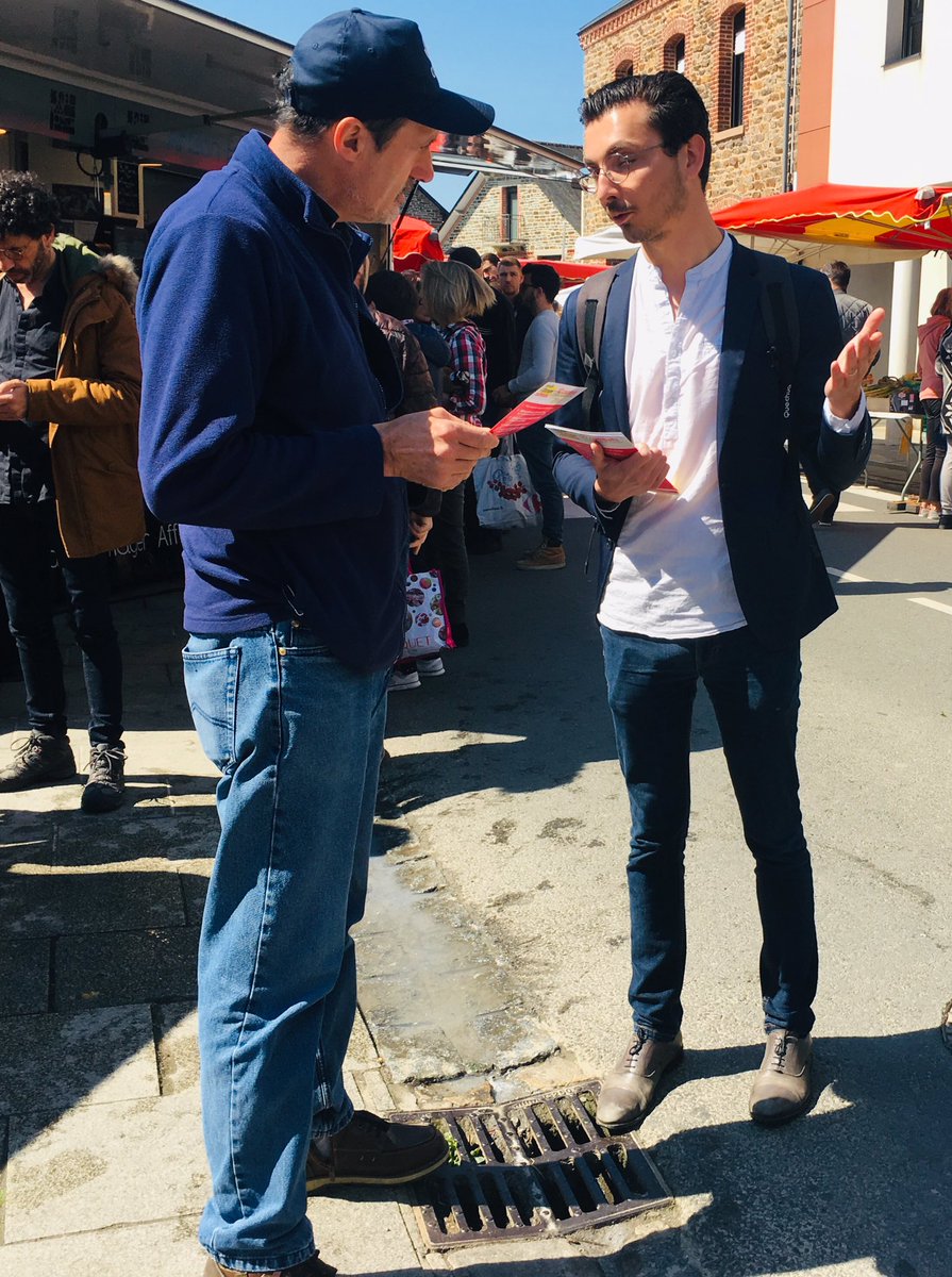 BeaHakniRobin's tweet photo. Les militant.e.s et élu.e.s de #ThorignéFouillard #NoyalChatillon sur les marchés pour partager leur @enviedeurope écologique et sociale ▶️ Meeting : 14 mai 19h30 Halle Martenot à Rennes avec @rglucks1 @EricAndrieuEU @ClaireNouvian ✊🌹🌍🇪🇺
#EnviedEurope #CombatsCommuns #Bretagne https://t.co/eYQae72vYs
