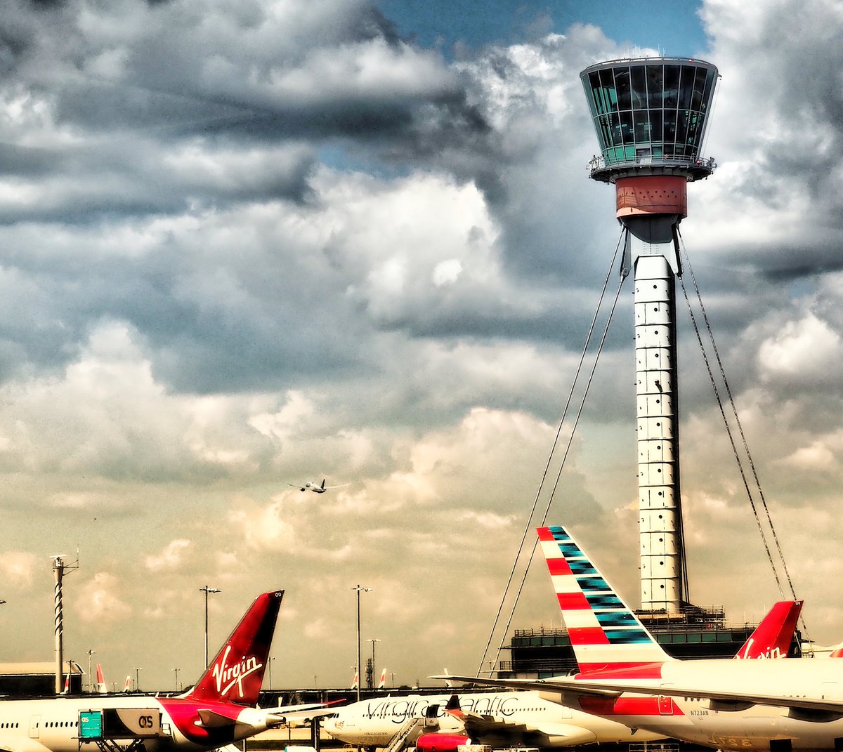 cloister99's tweet image. Two photos from todays wander. A patio heater, and more importantly a Swan with a retractable head for high speed flight. Never seen this before. #swanlife #thames #heathrow