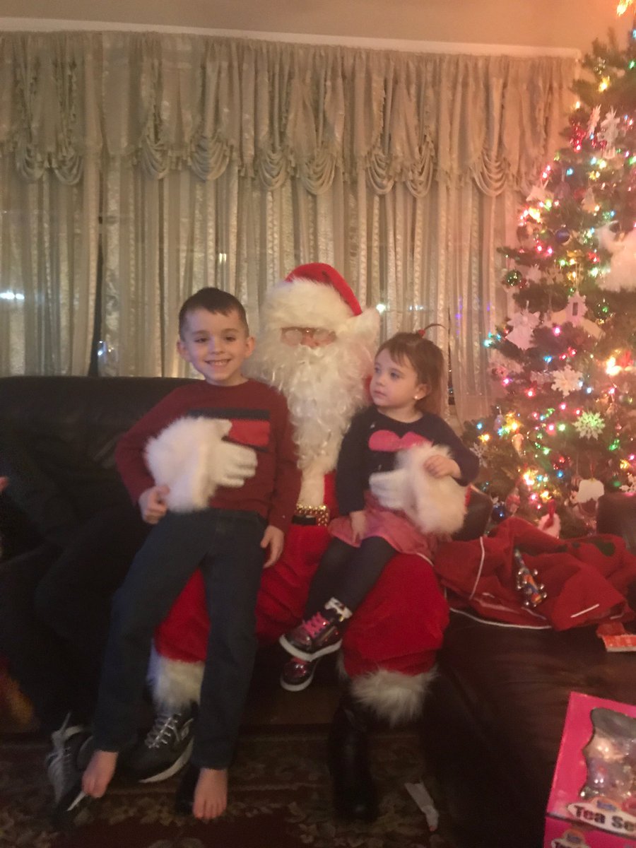 ByrneCandice's tweet photo. We found Santa I woke up in the mitten if the night I saw him in reel life https://t.co/sen33aq6w3