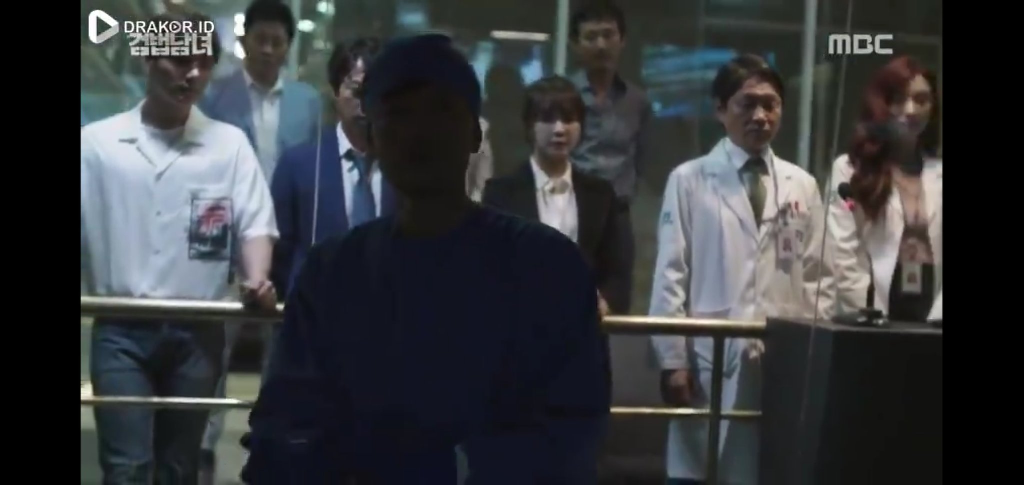 D6XbdD1U8AALIgj.jpg:large