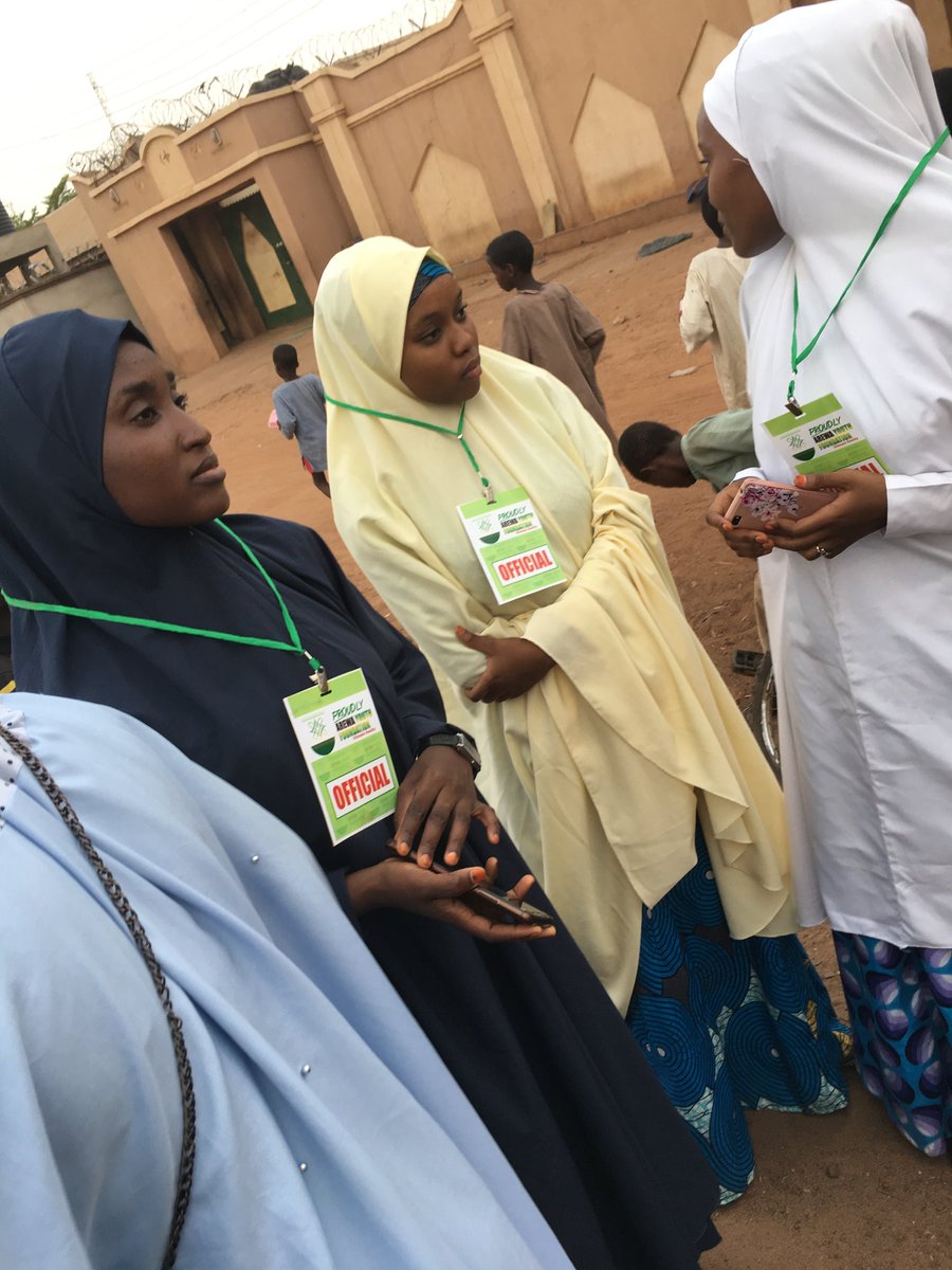Alinamagare2's tweet photo. Moment from ramadan feeding at gidan dare sokoto area. May Allah (S.W.A) accept our ibada and forgive our sins, Ameen. #help #donate #almajiri #savethechild #matasa #matasa360  #arewa24 #arewatotheworld  @payfoundationkb @KBStGovt @SokotoStateGovt @DrZSB  @MariyaATambuwal https://t.co/cK4IPnJW66