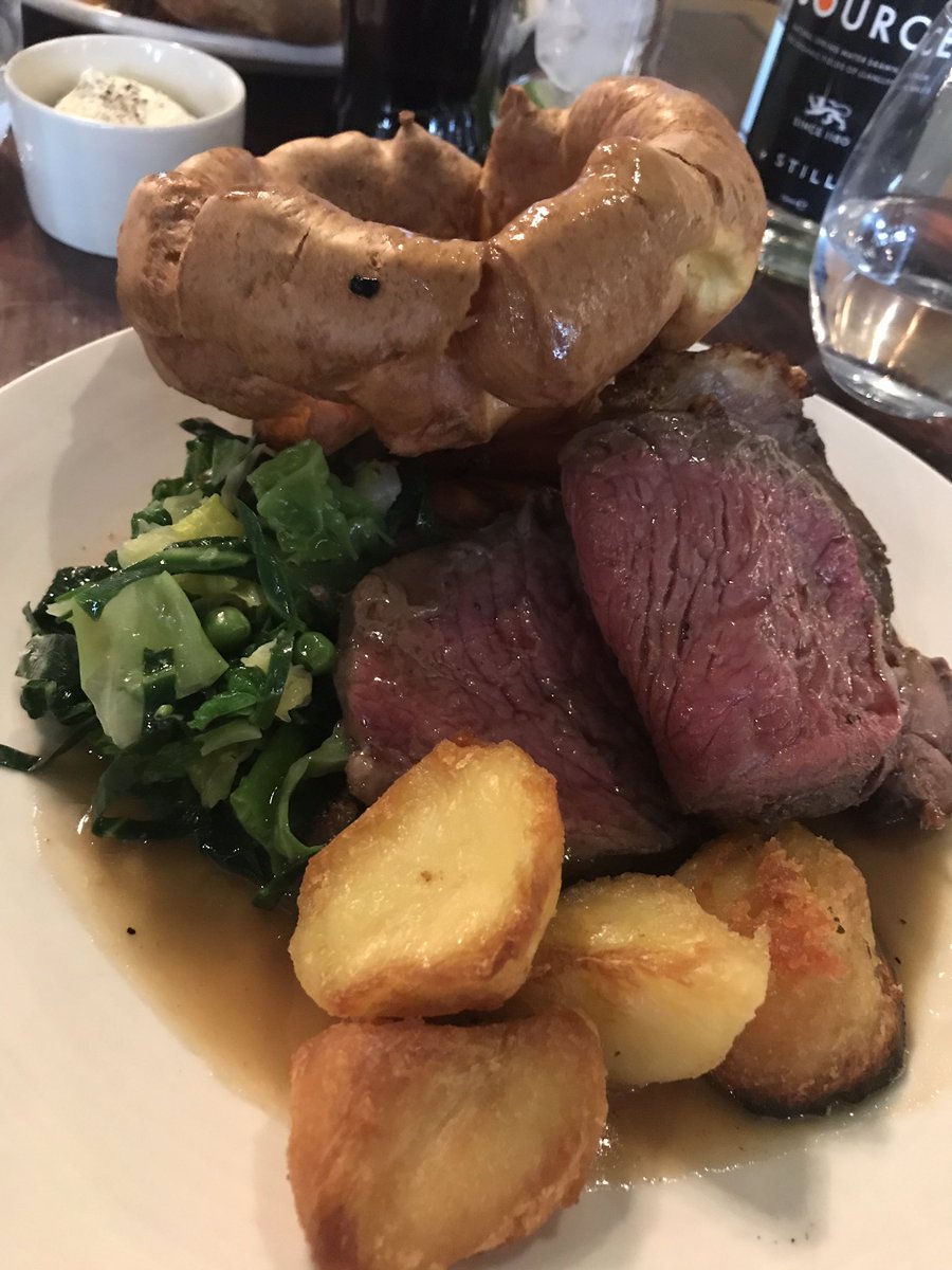 robdraper's tweet photo. Amazing Sunday lunch!! #gordonsroastrevolution @heddonstkitchen @GordonRamsay https://t.co/lrCtiINZgn