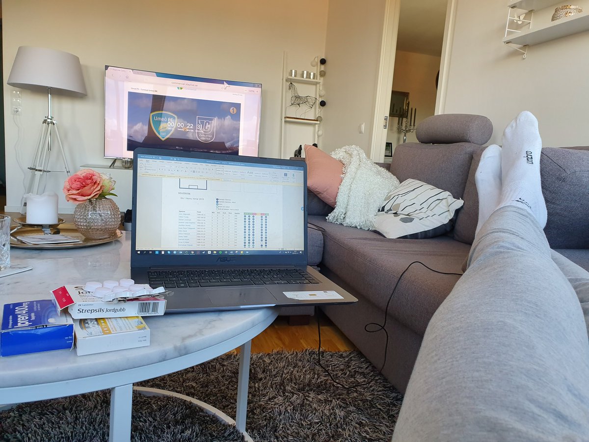 teweel_'s tweet photo. Dukar upp med lunginflammation, pillerknap och direktkontakt från sjuksoffan. Ny upplevelse. Redo för en sjuh*lvetes prestation. #CU #hardwork #tvcoach https://t.co/AA1Oy477bg