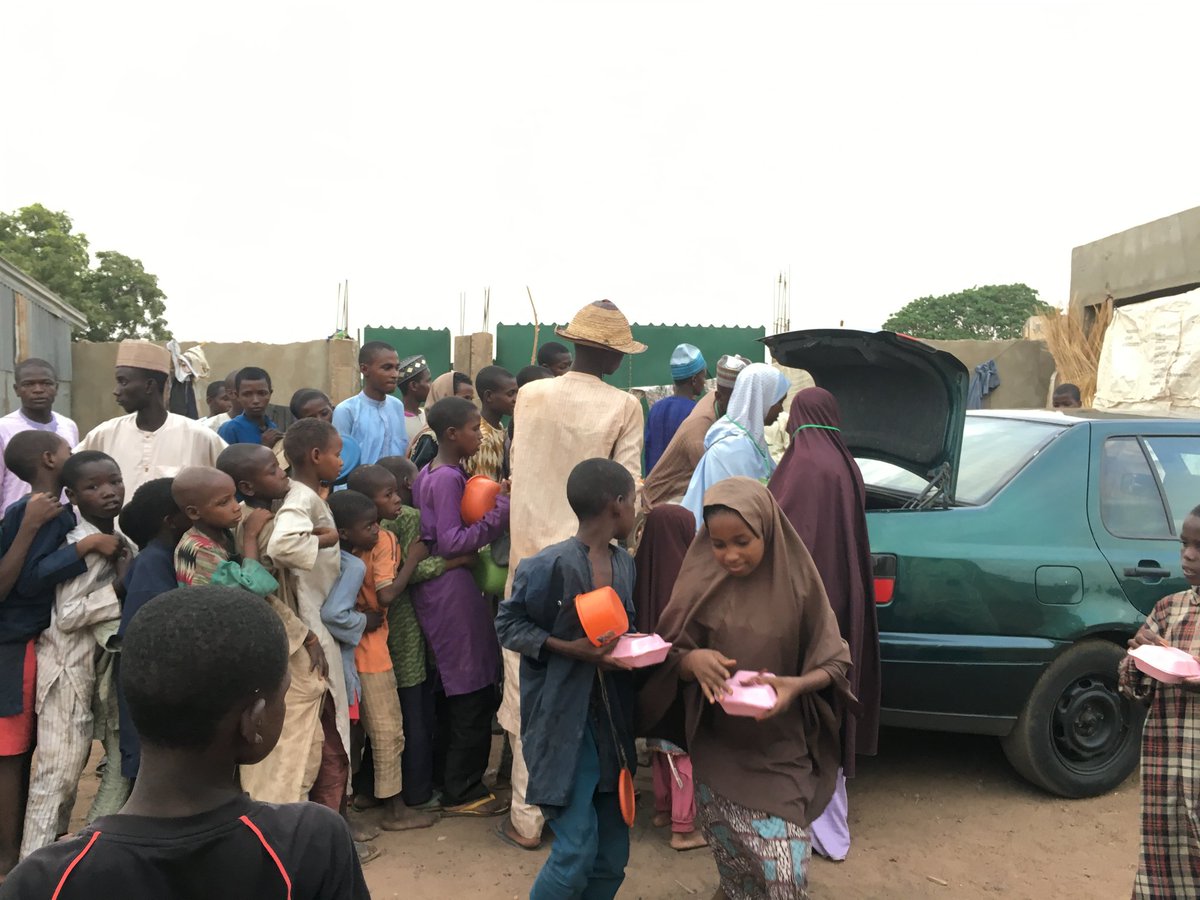 Proudlyarewah's tweet photo. Moment from ramadan feeding at gidan dare sokoto area. May Allah (S.W.A) accept our ibada and forgive our sins, Ameen. #help #donate #almajiri #savethechild #matasa #matasa360   #arewatotheworld @Pr @DrZSB  @MariyaATambuwal  @KBStGovt @SokotoGovtHouse  @mansurah1 @AdizatouGabon https://t.co/WIry5x7W8d