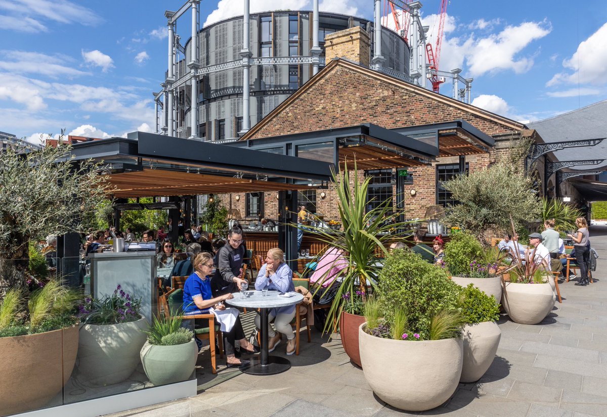 .@ParrillanLondon is now open at Coal Drops Yard! The perfect place to enjoy beautiful meat, seafood and vegetables along with excellent Spanish cocktails! The view over Regent’s Canal isn’t bad either. kgx.cc/308BZLm