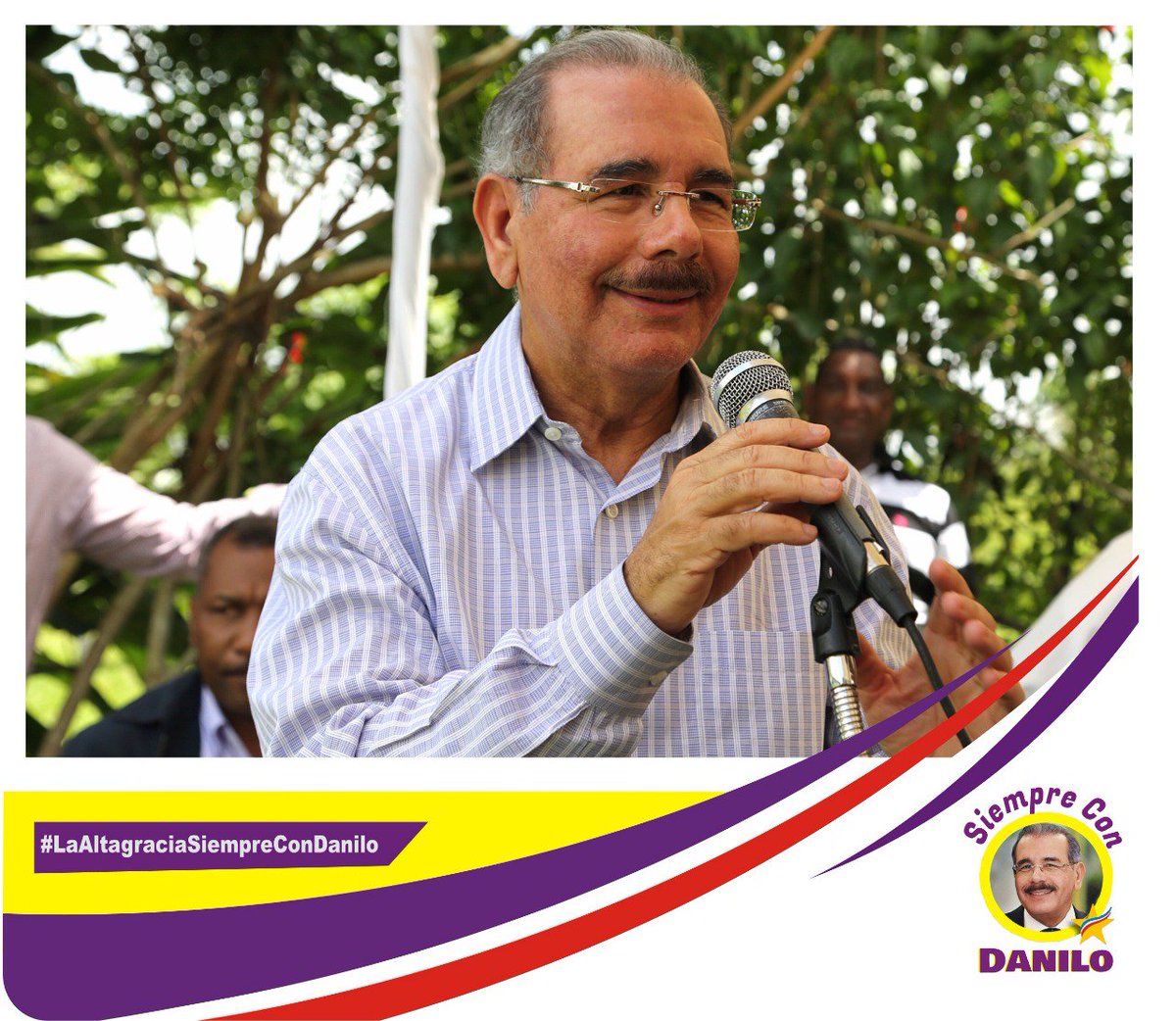 Samanagz's tweet photo. Productores de la provincia La Altagracia recibieron hoy recursos para la adquisición de dos camiones solicitados al presidente Danilo Medina, durante las Visitas Sorpresa 211 y 235
#AltagraciaSiempreConDanilo. https://t.co/cio8Cqp2zI