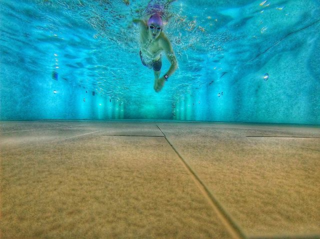 jtugwell_tri's tweet photo. T-7 until the first tri of the season!
Today’s sessions:
1 hour ride with a 20min effort
1.9km straight swim
30 mins of core
@teammaccax @swiftcycles
#ironman #ironmantraining #triathlon #tri #fitness #training #swimbikerun #maccax #mxendurance #bike … https://t.co/WNKmgQRT0R https://t.co/2s6DiBARFX
