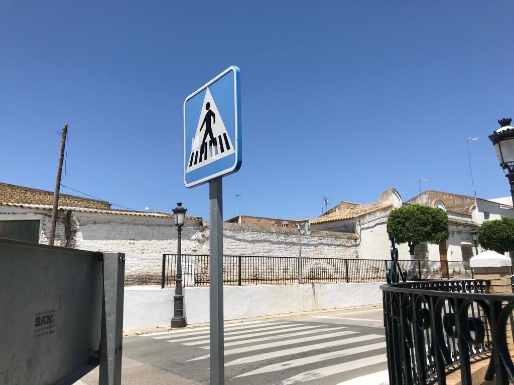 ppescacena's tweet photo. En la madrugada del viernes, entorno a las 3:10 horas, dos individuos arrancaron y se llevaron todas nuestras banderolas. Una vez identificados los dos, se van a tomar acciones judiciales contra ellos. El respeto a manifestar todas las ideas es fundamental en toda democracia https://t.co/xBEJ7kKrvh