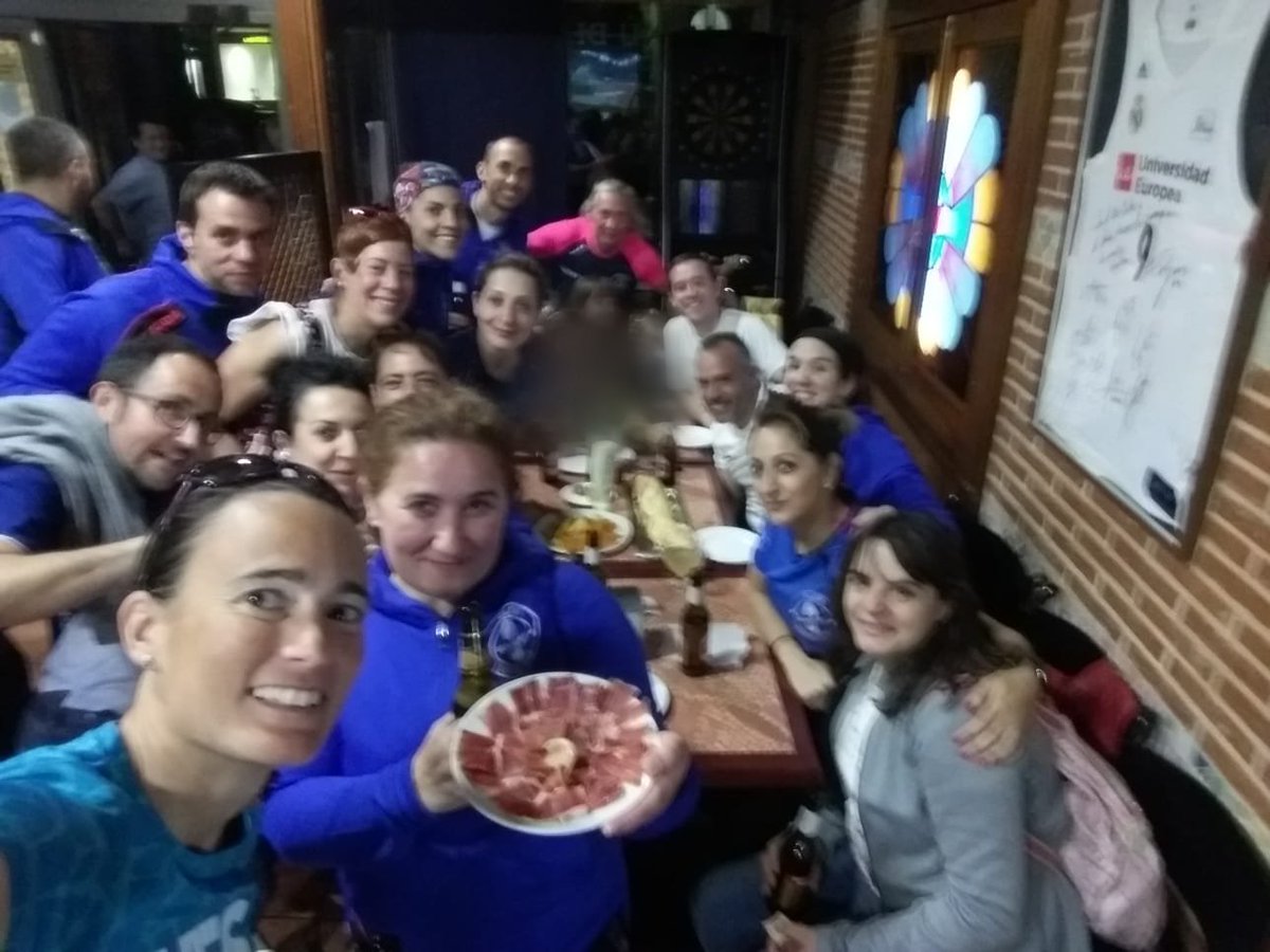 Menudo menú de carreras hemos tenido este finde. Los dos jamones que nos trajimos de guadarrama nos proporcionaron una gran post carrera #lajarosa2019 <a href="/CAGuadarrama/">atletismoguadarrama</a> #gracias