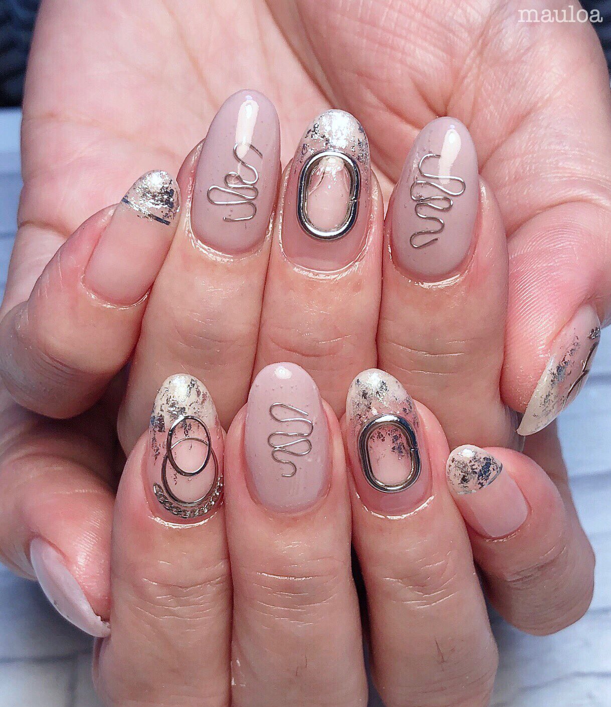 Mauloa 黄色 シルバー ネイル ネイルデザイン 春ネイル 春ネイル 19 サンプルチップ デザインチップ 夏ネイル Naildesign マスタードネイル Mananails 手書きアート Nail マットネイル シルバーアクセサリー アシメネイル イエローネイル