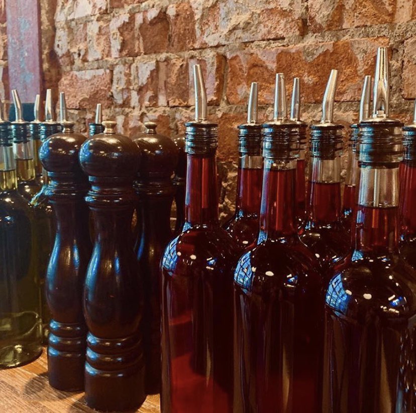 ecopizzaLDN's tweet photo. Spice up your pizza 🍕 pasta or even starters with our selection of oils (chilli oil, garlic oil and olive oil )
follow us 👉 @ ecoclapham
#oliveoil #extravirginoliveoil  #premium #olivetrees #pure #foodie #chillioil #chilli #spicy #ecoclapham #garlicoil #condiments https://t.co/5m7ojHxjm6