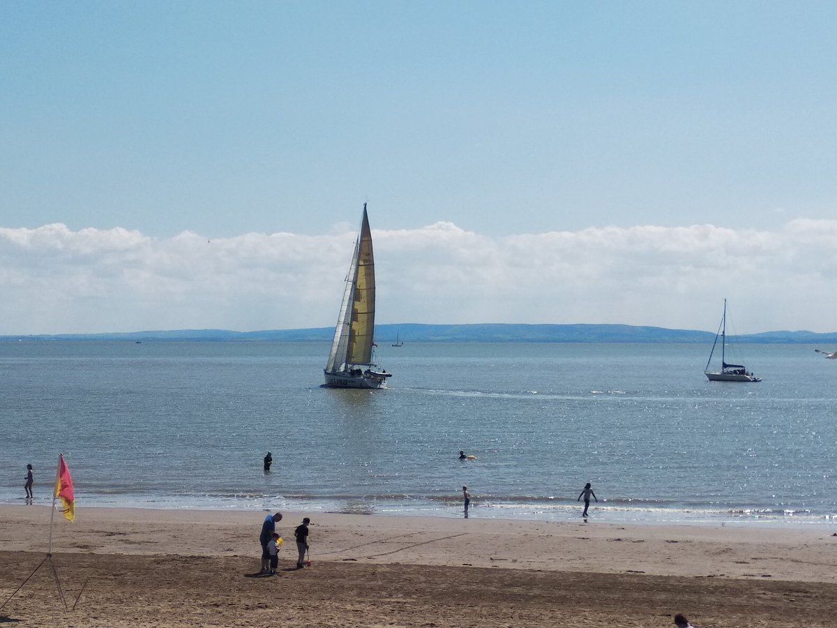 ChallengeWales's tweet photo. Two sail pasts from #ChallengeWales and then she's off. #Barry #BarryIsland #AdultSailing #CloseToBeach #ShareTheAdventure https://t.co/lATBIhA2aH
