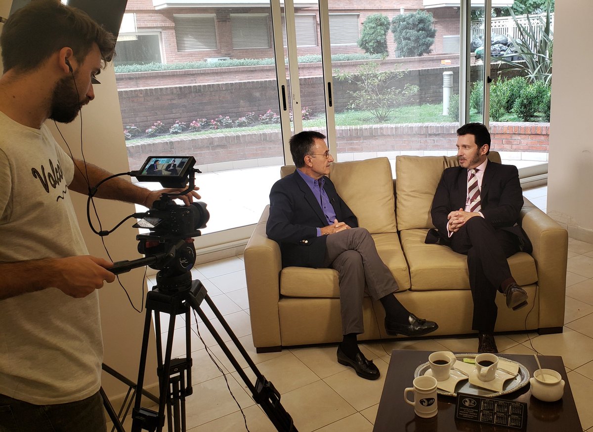 #VacaMuerta
#PorUnaArgentinaMejor

Hoy, domingo 12 de mayo, a las 20hs, por <a href="/lanacionmas/">La Nación Más</a>, será emitido el programa en que tuve la honra de ser entrevistado por el gran Pancho Ibañez sobre las perspectivas internacionales de #VacaMuerta

Gracias, <a href="/MeliMonti/">Meli Monti</a>