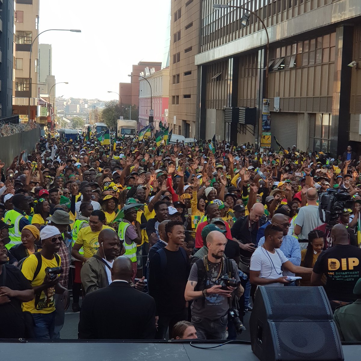 JacksonMthembu_'s tweet photo. @MYANC #Electionscelebrations is packed and in full swing around the #ANCHQ , #Luthulihouse . #PhakamaRamaphosa #ThankYouForVotingANC https://t.co/xIxMNLW1OS