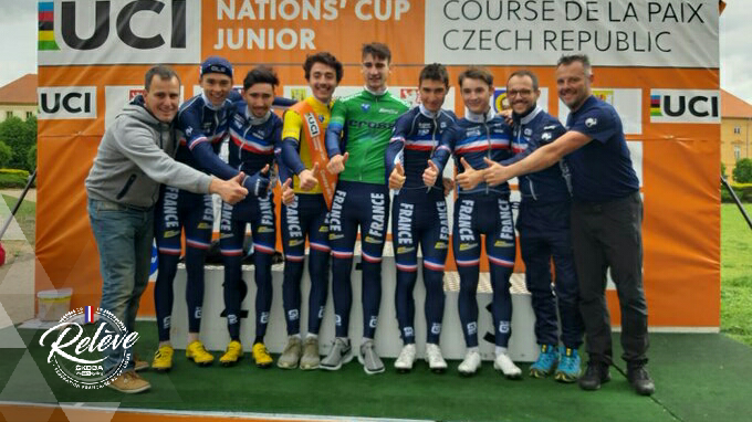 ReleveFFC's tweet photo. @HugoToumire @lookcycle @corimawheels @ALE_cycling @WeLoveCyclingFR @FFCyclisme @HUNGARIAsport @Valent1_Paret @thibaultdhervez @Alexbaudin73 @u19racingteam @PaulPenhoet @zmj_cz ✨ BRAVO !! Avec l'aide d'un superbe collectif, @HugoToumire  remporte la Course de la Paix 2019 ! Félicitations à toute l'Équipe de 🇫🇷 Juniors et au staff ! 👏

#ReleveFFCSkoda | #zmj2019 https://t.co/ji4mzeEyaD