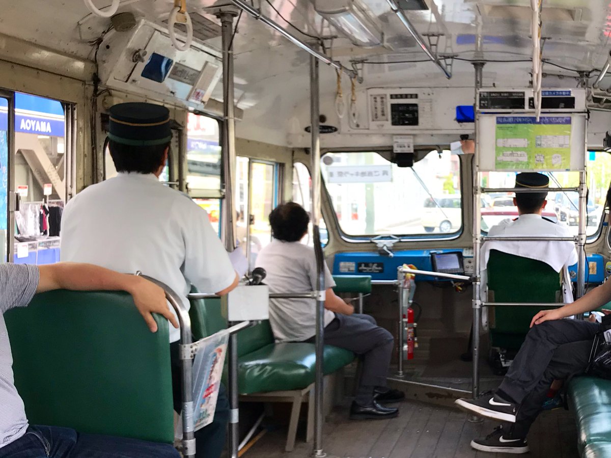 モフモフ 車掌さんがおってのツーマン運行じゃ ワンマンじゃないバス 初めて乗ったかもしれん 呉に来てクレ ボンネット バス 広電バス 呉市交通局
