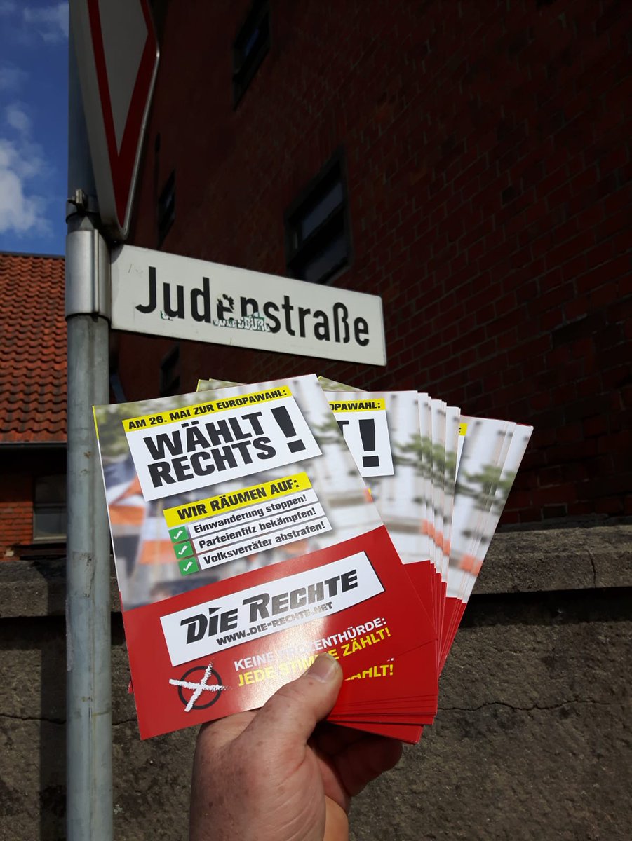 dierechtebund's tweet photo. Wenn national, dann konsequent! Europawahlkampf in #Söhlde (Lkr. Hildesheim) mit Dieter #Riefling
#DieRechte #Europawahl #Europawahl2019 #EP2019
https://t.co/Ud1GnjesZU https://t.co/jh1krlr0cU
