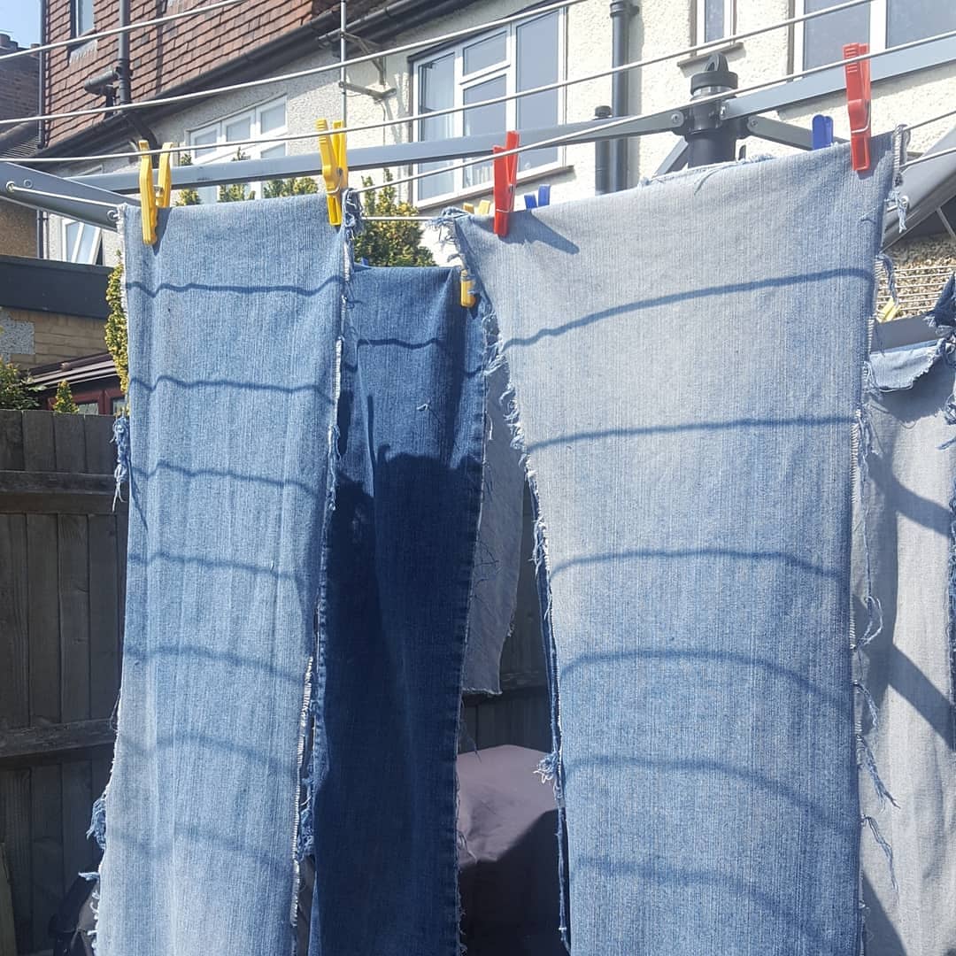 StripyMango's tweet photo. 2nd make from old pair of jeans. Lining from one of husband's old shirts. Pattern is Alanis clutch by @ithinksew. Still have fabric left. What next? #bagmaking #upcycling #recycling #denim #memade https://t.co/IYmaiByNWN