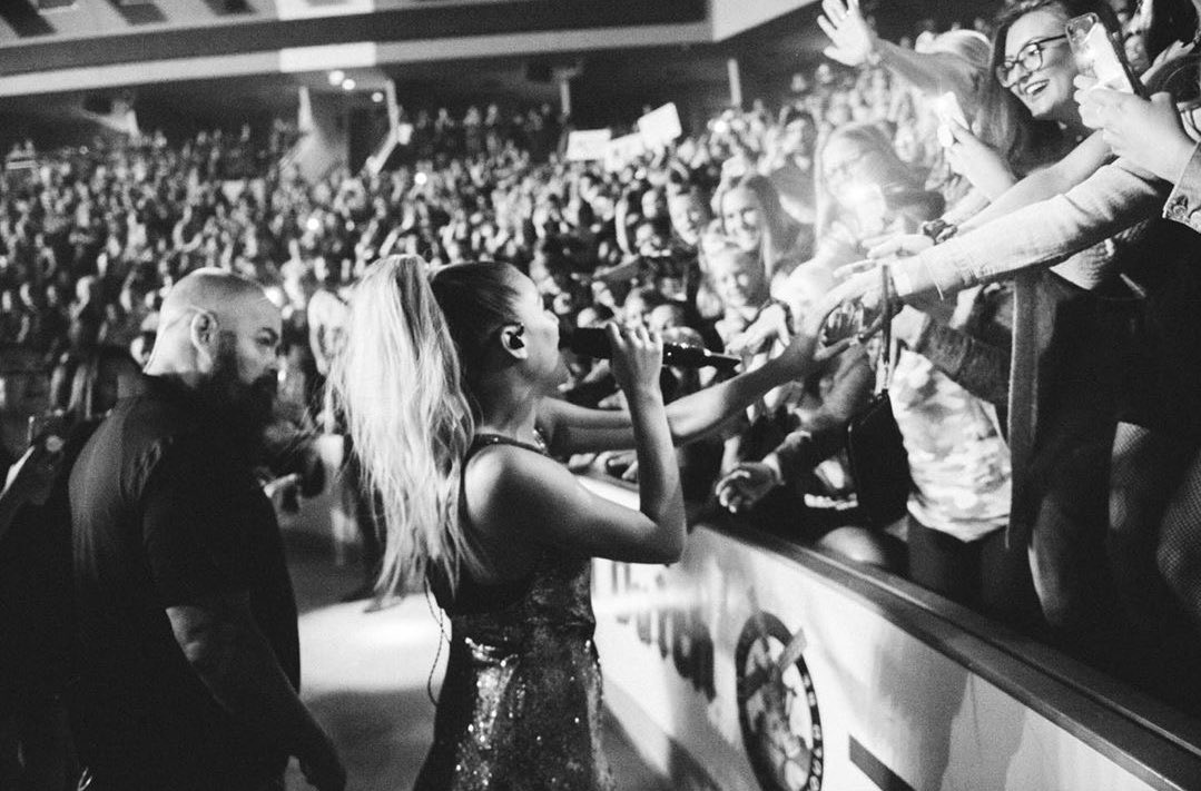 KelseaCentral's tweet photo. Still so in the feels over the #MMMTour. We can’t believe this epic adventure has already come to and end, but are SO thankful for the memories made 💕 https://t.co/rMn9fR7cvo