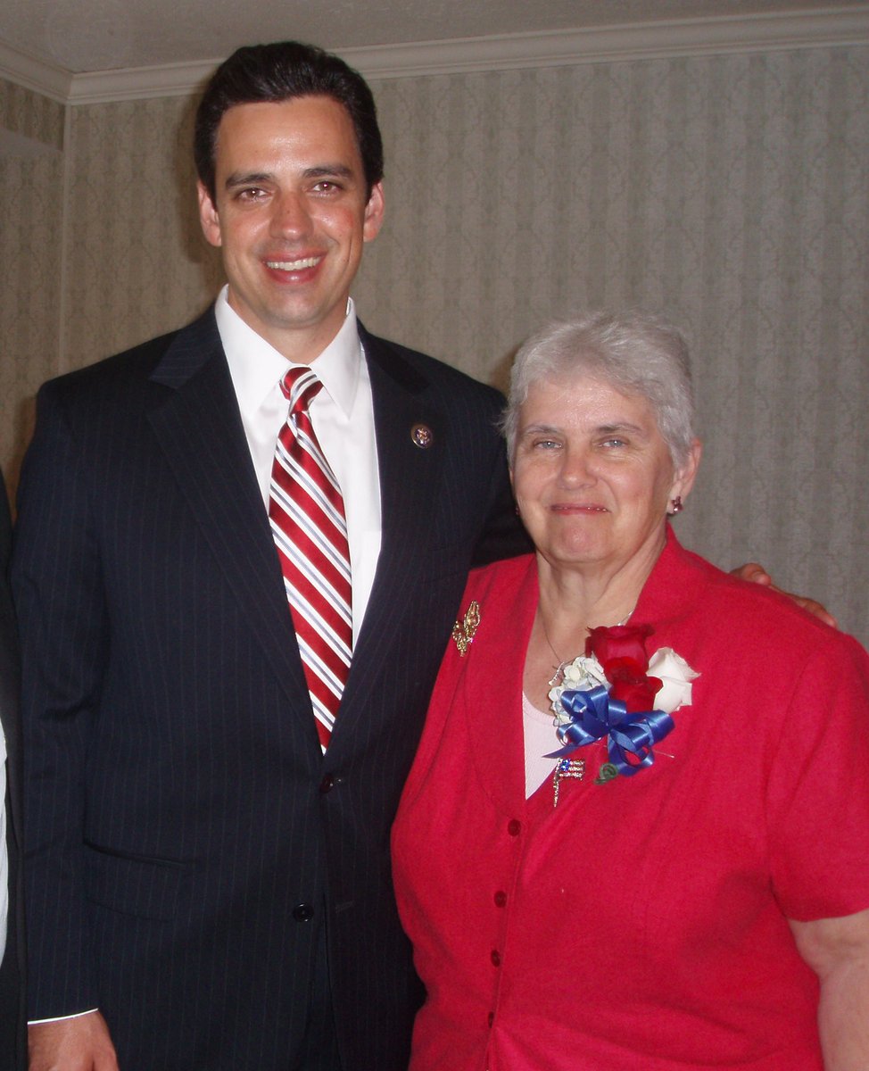 TomGravesGA14's tweet photo. Wishing my Mom Penny and my wife Julie a wonderful day honoring their love and sacrifice. Our family is blessed. #HappyMothersDay https://t.co/bxI0cIjKnM