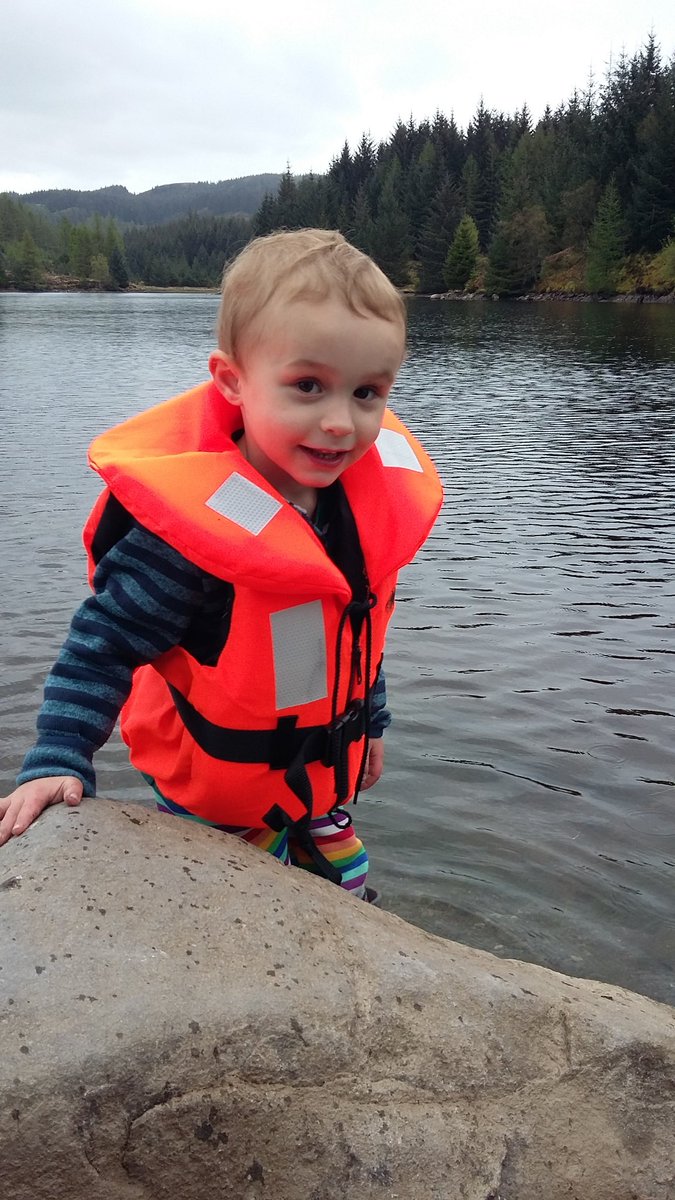 WildWildlings's tweet image. Safety at water margins
 Never to young to be taught these skills #lifeskills #lochchon @lomondtrossachs