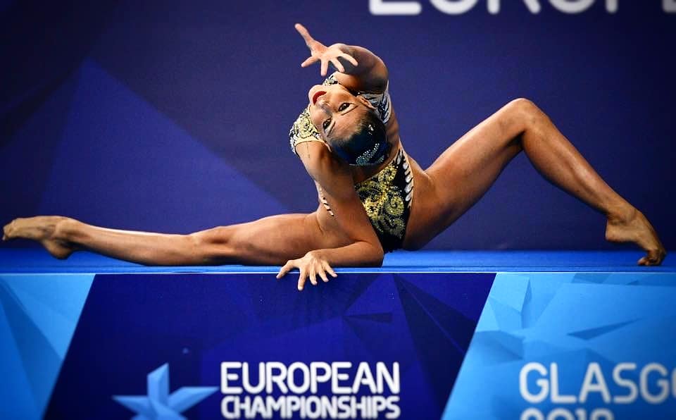 "La vita non consiste nell’avere buone carte ma nel saper giocare bene quelle che si hanno" 💧 #artisticswimming #nevergiveup #life #sport #live #dream #water #rest #stepbystep #training #work
