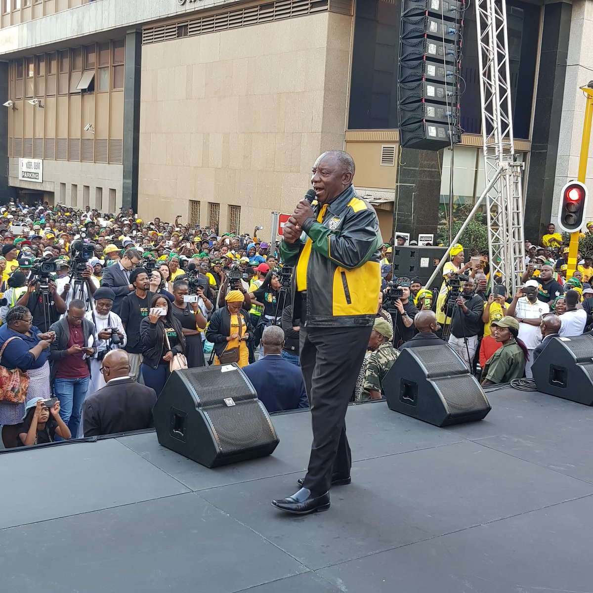 JacksonMthembu_'s tweet photo. @MYANC President @CyrilRamaphosa " we say with humility thank you to all #SouthAfricans for voting #ANC " . President says #HappyMothersDay . #PhakamaRamaphosa #ThankyouforvotingANC . https://t.co/AZsCKRHmnO