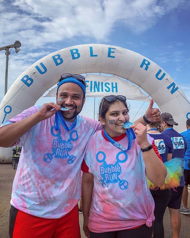 SrinivasaRTheja's tweet photo. Run Run Run. 😊 🏃🏃‍♀️ That bite was awesome, especially when you run on an empty stomach. 👌🤗🥇🎊🎉 This was a colorful and memorable run. 
#bubblerun2019 #SriClicked #whplightandshadow #whpappreciateearth #instagramphotography #photography #marathon … https://t.co/WMEQh8s7AQ https://t.co/5cMIDLYgJr