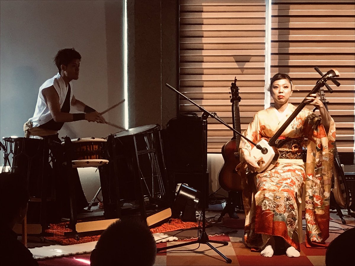 atomicdrum's tweet photo. 今夜のライブ、ラウミバンド楽しかった^_^、響の三味線、手踊り、そしてコーキの太鼓。
また何か一緒にやろうね〜〜^_^。お疲れ様でした^_^。ま https://t.co/gSAiDI4bwH