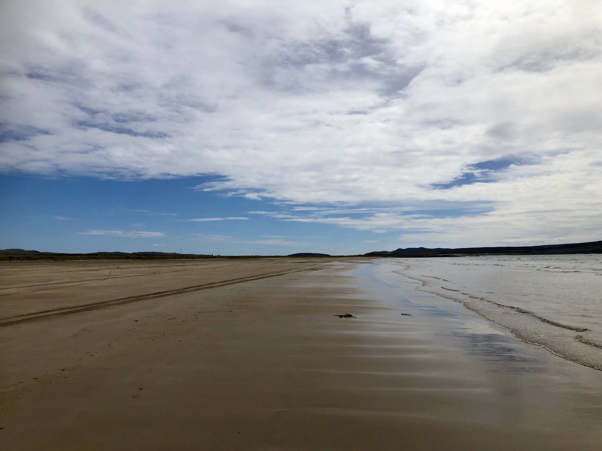 OrsayHouse's tweet photo. #postcardsfromportnahaven 
Off to #islay airport and the Strand today, that road (?) by the airport is a bit rough 😂
 #thisisscotland #thisisislay #argyllandbute #argyllsecretcoast  #islayblog #islayjura #ScotlandIsNow https://t.co/xkWufaOrYl