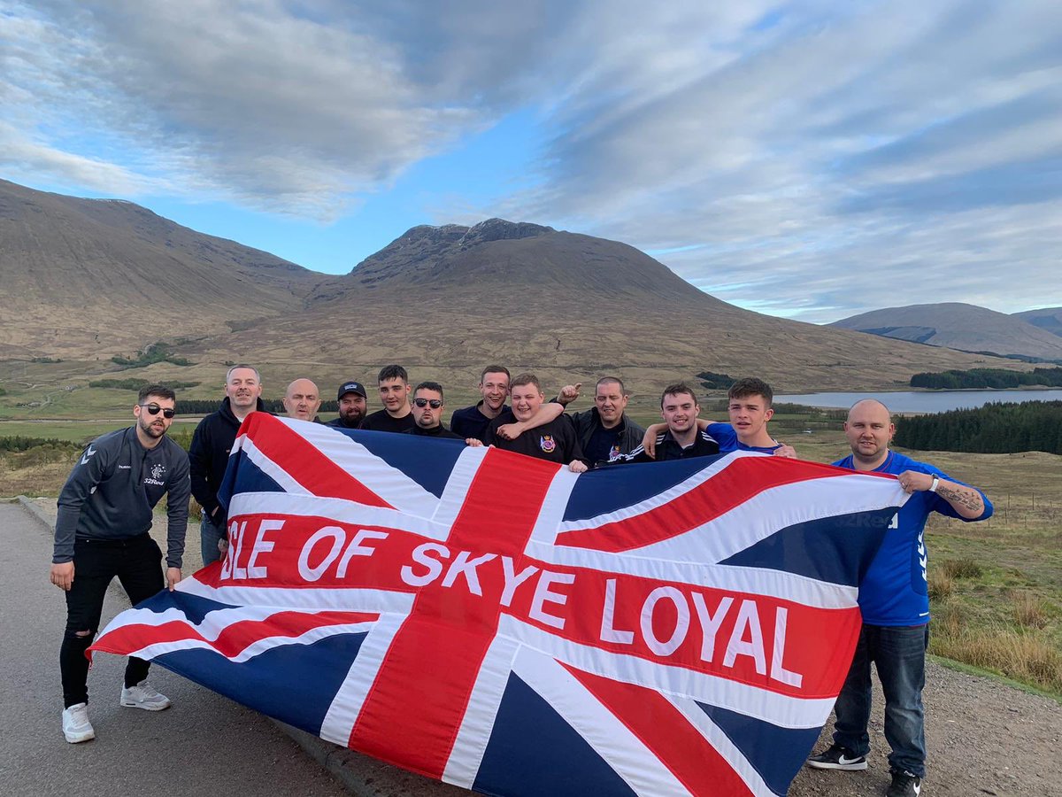 IsleRsc's tweet photo. Final trip down the A82 for the club this season🇬🇧❤️ superb day once again. Gerrards 1st season all but over - barring a trophy couldn’t really expect much more🙌 Here’s to 2019/20 with the IOSL🇬🇧 as always, thanks to the #QueenStreetTrueBlues🇬🇧
#IOSL #EileanACheo #TheUnit https://t.co/JErpd7k5sn