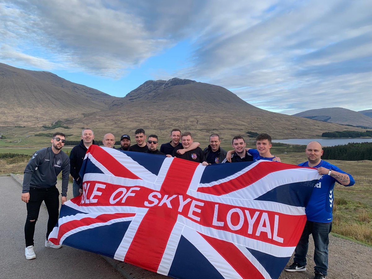 IsleRsc's tweet photo. Final trip down the A82 for the club this season🇬🇧❤️ superb day once again. Gerrards 1st season all but over - barring a trophy couldn’t really expect much more🙌 Here’s to 2019/20 with the IOSL🇬🇧 as always, thanks to the #QueenStreetTrueBlues🇬🇧
#IOSL #EileanACheo #TheUnit https://t.co/JErpd7k5sn