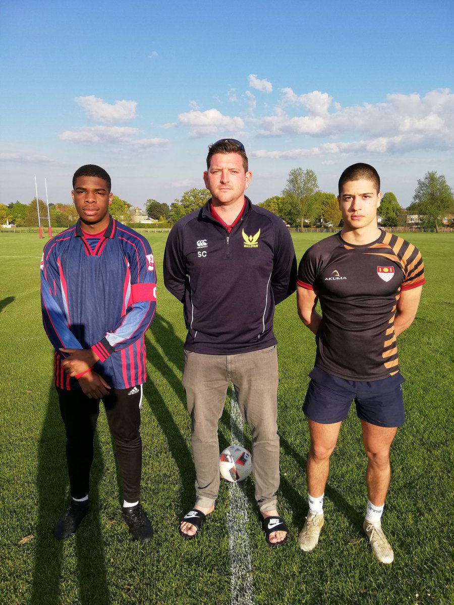 <a href="/BriggsAshville/">briggshouse</a> Roque &amp; @MallinsonHouse Kamsy with referee Si 'broken toe' Clemerson before the match this evening. An easy 7-1 win for <a href="/BriggsAshville/">briggshouse</a>. Entertainment at it's best!
