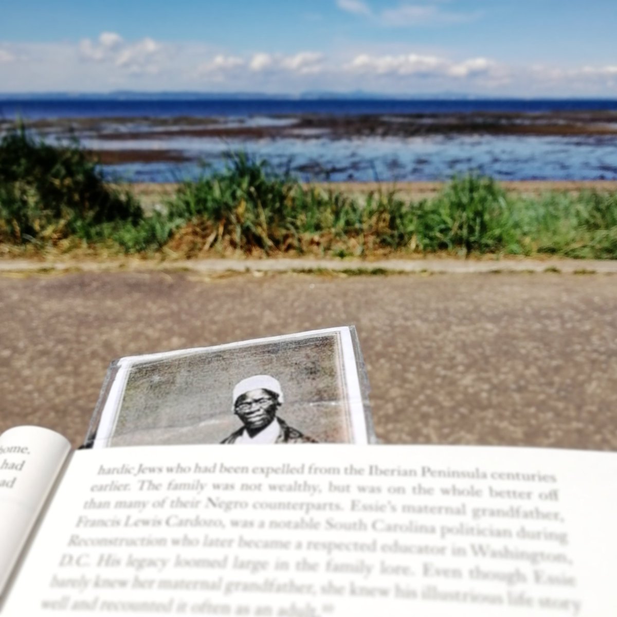 Best company on a Sunday; Eslanda Goode Robeson with the inimitable Sojourner Truth.
#livingbythesea #literature  #africanamericanliterature #blackliterature #phd #phdresearch #womensliterature #feminism #prowomanism #phdlife #phdstudent #books #musselburgh #Scotland