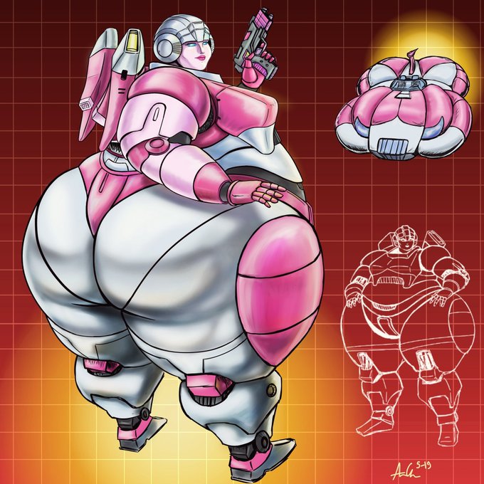 Arcee with extra junk in her trunk. 