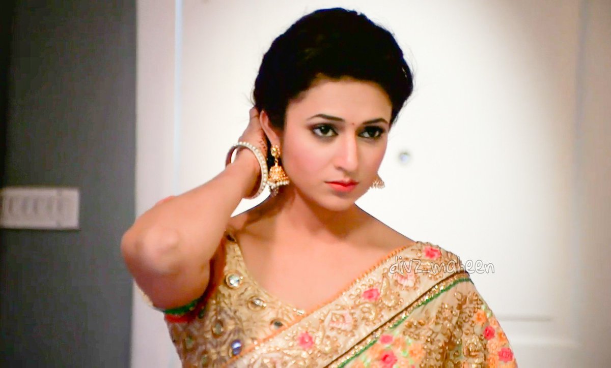 meena_dt's tweet photo. Kuch chahiye!? 
@Divyanka_T 
#DivyankaTripathi https://t.co/c06VbGUWB8