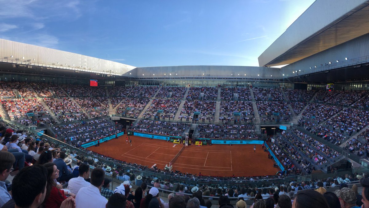 VictoriaPardo20's tweet photo. Qué increíble ver otra final de la @ATP_Tour en menos de un año. 😍🎾😃La 1vez en #AtpNittoFinals donde #Djokovic fue barrido por #Zverev. Ahora @DjokerNole barrió 6-3,6-4 a @StefTsitsipas que tiene tremendo futuro. 🔝🤜🏻🤛🏻 #AprovechandoAlMaximo #tennis https://t.co/bYh3bYxYLV