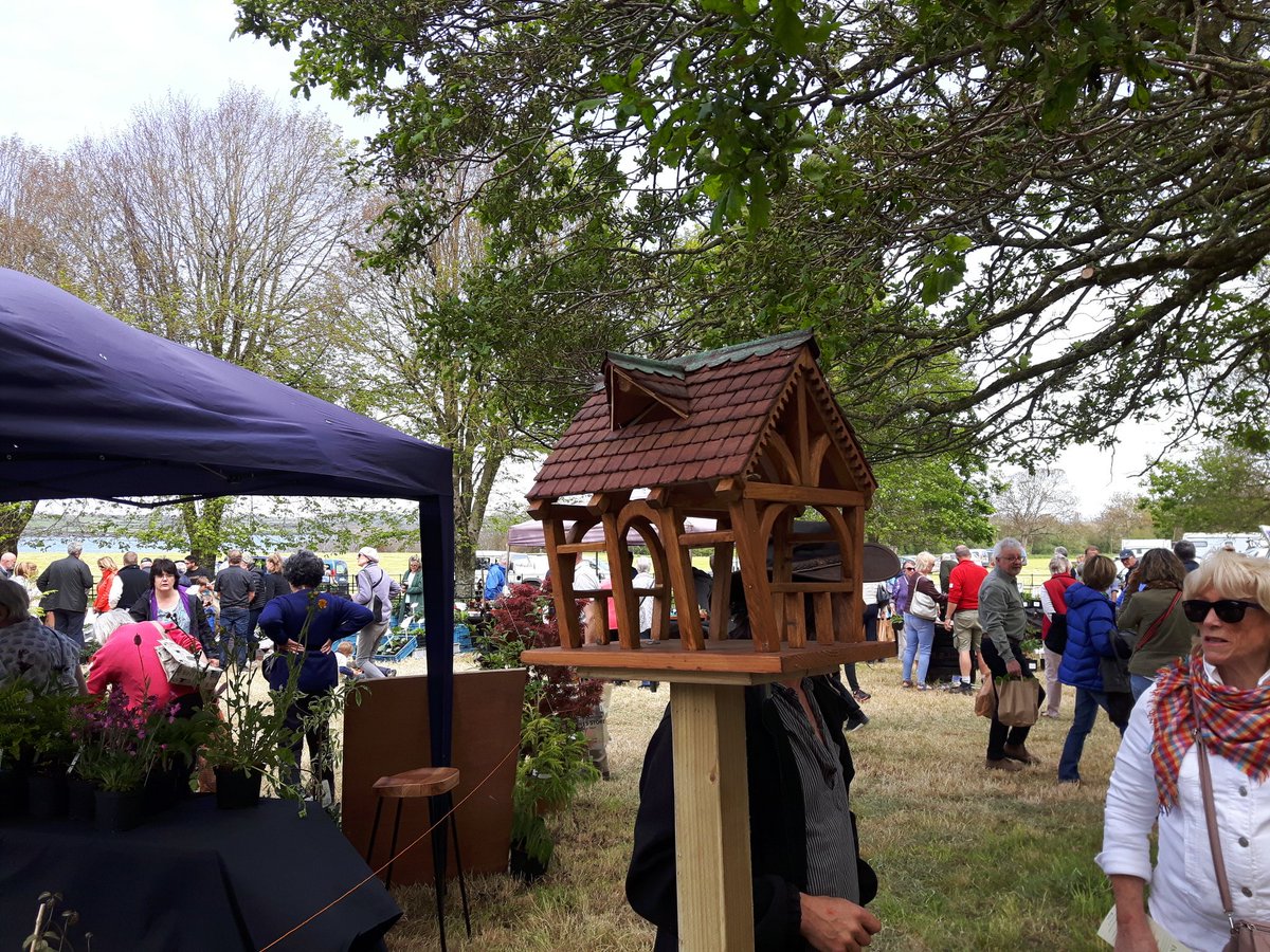LigthartIneke12's tweet photo. I enjoyed the rare plant fair at #GlinCastle. The weather was lovely. https://t.co/VMR8OYionG