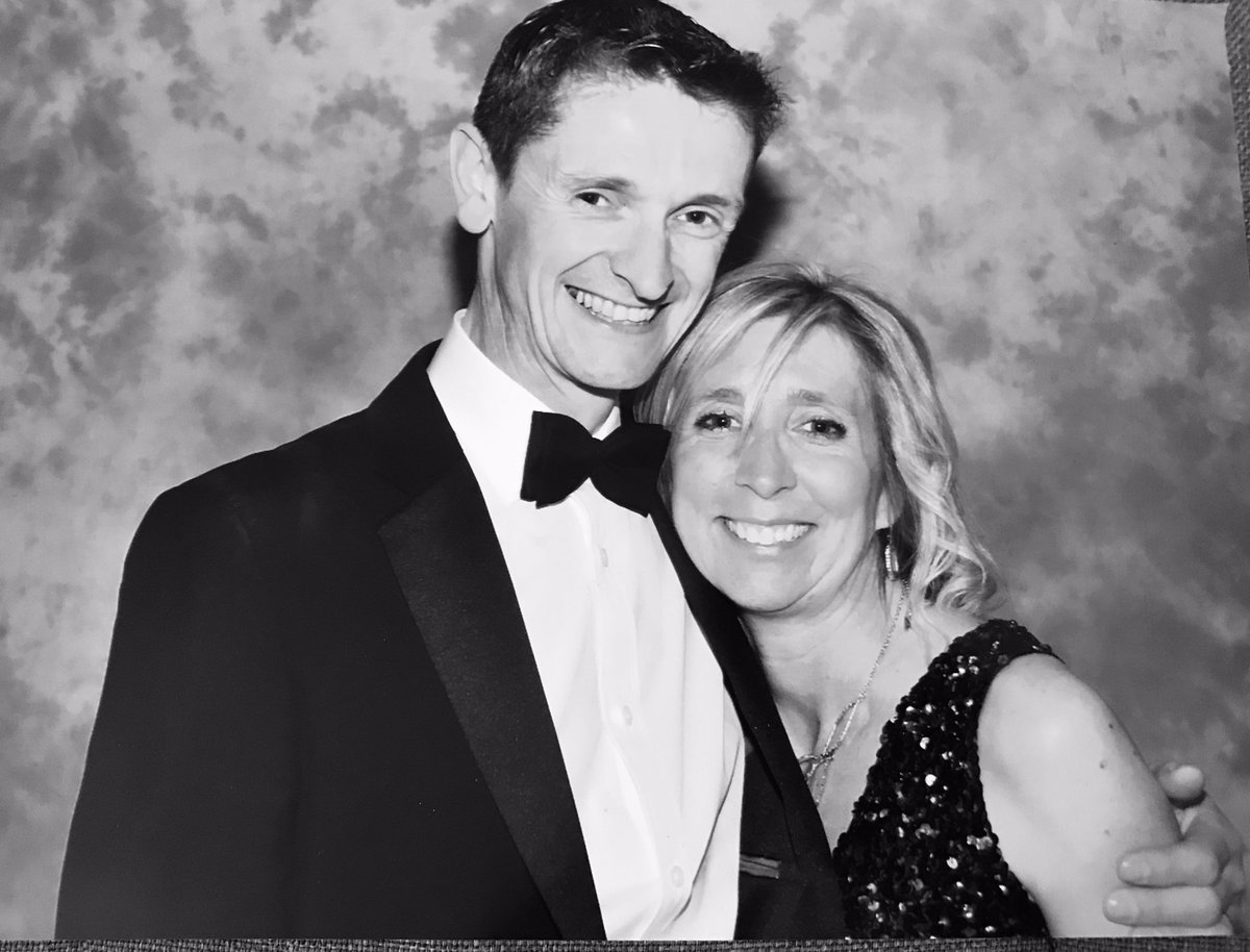amandatrike's tweet image. Glammed up & speaking at the @rookwoodspur1 annual ball last night. Wonderful to see so many ex-patients, staff, supporters & friends of this great charity #sci #spinalinjuries #crutches