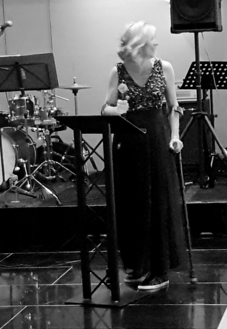 amandatrike's tweet image. Glammed up & speaking at the @rookwoodspur1 annual ball last night. Wonderful to see so many ex-patients, staff, supporters & friends of this great charity #sci #spinalinjuries #crutches